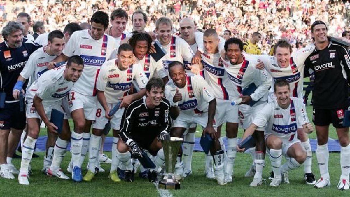 trophéé-des-chqampions-ol-vainqueur-de-FCSM-2007.jpg